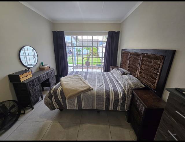 2 BEDROOM TOWNHOUSE TO LET IN THREE RIVERS PROPER